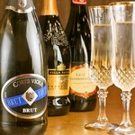 すっきりとした飲み口が特徴の辛口スパークリング
※ボトルでのご提供のみとさせていただきます