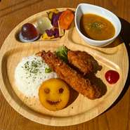 ナゲット・ポテト・エビフライ☆お子様も食べやすいベジタブルチップスのセット♪
ドリンク、ゼリー付き♪