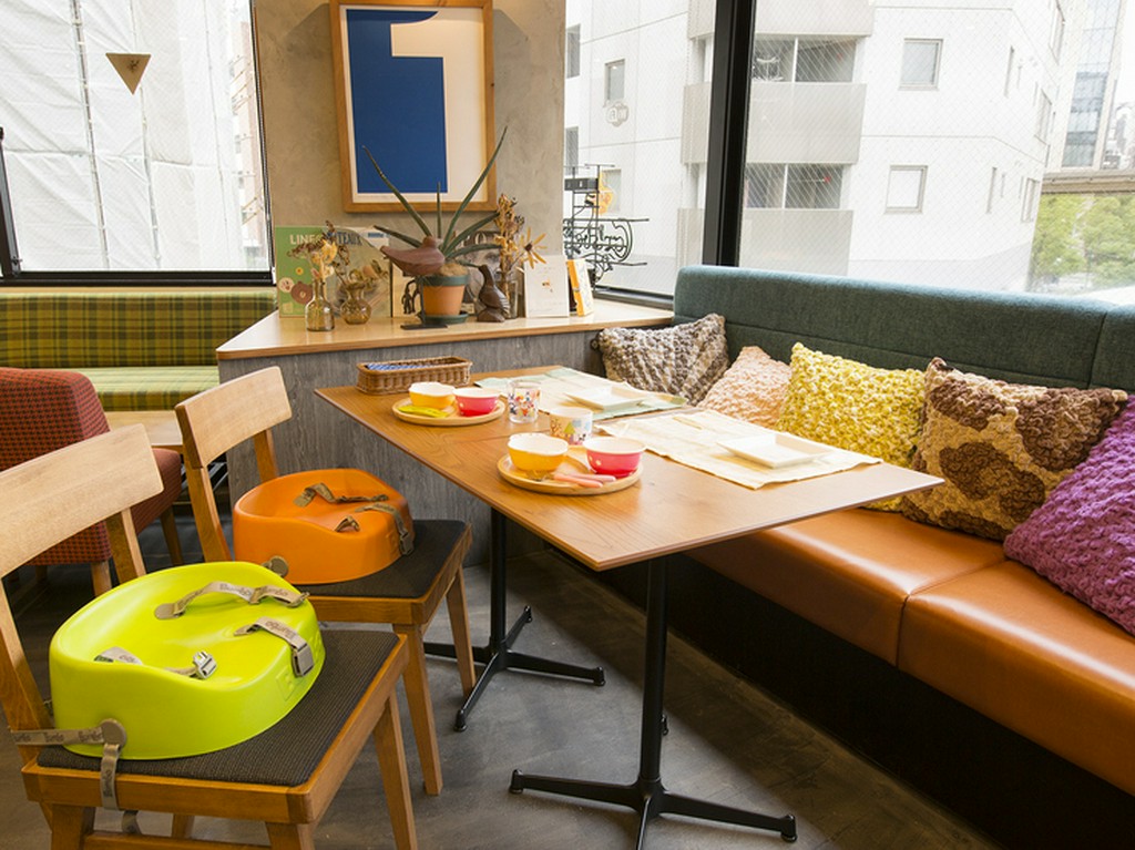 【こども用の椅子・食器】