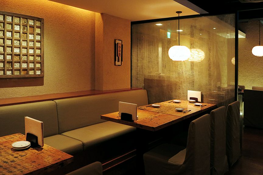 落ち着いた店内でお食事をお楽しみください