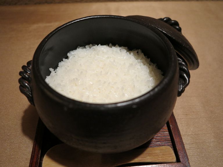『米福 特選土鍋ごはん』として白米が4〜5種類、 さらに、季節の炊き込みご飯など。