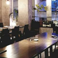 洗練されたスマートさが心地良い店内は、接待にもうってつけ