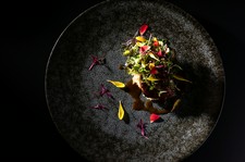 シェフの独創性と想像力を最大限に活かした料理とサービスで、上質なひとときを提供するコース