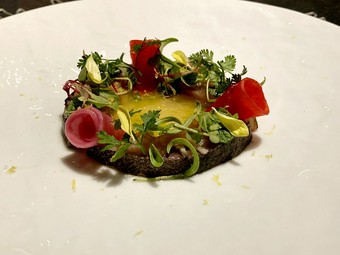 厳選された食材をシェフの技術と感性で
究極まで昇華させた料理
間違いなくご満足頂ける内容となります。
