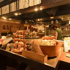舞鶴漁港直送の旬の魚介と、四季を彩る京野菜のメニューが豊富