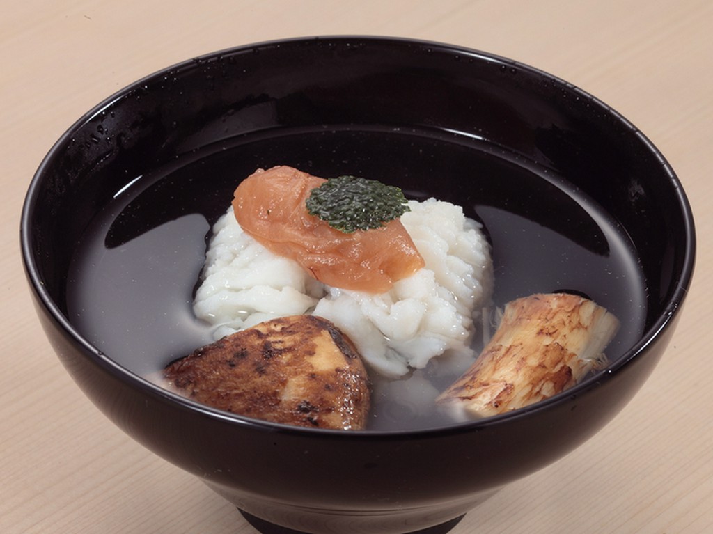 一級品のコンブとカツオを使い井戸水で優しく仕上げた『椀』