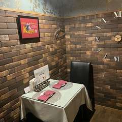 一人ひとりを大切に、自分の時間を満喫できる全20席のカウンター