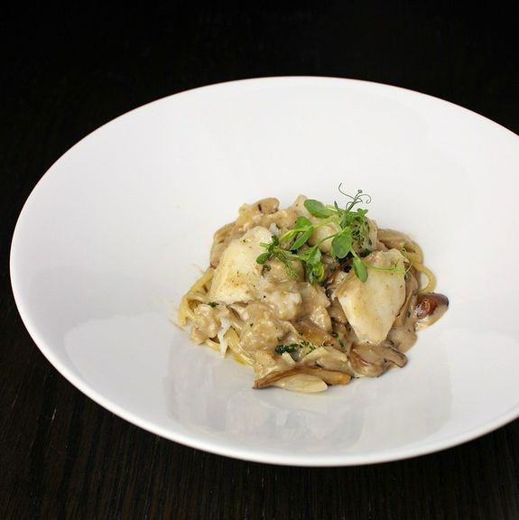 鱈と茸のアラクレーム　淡路製麺生パスタ