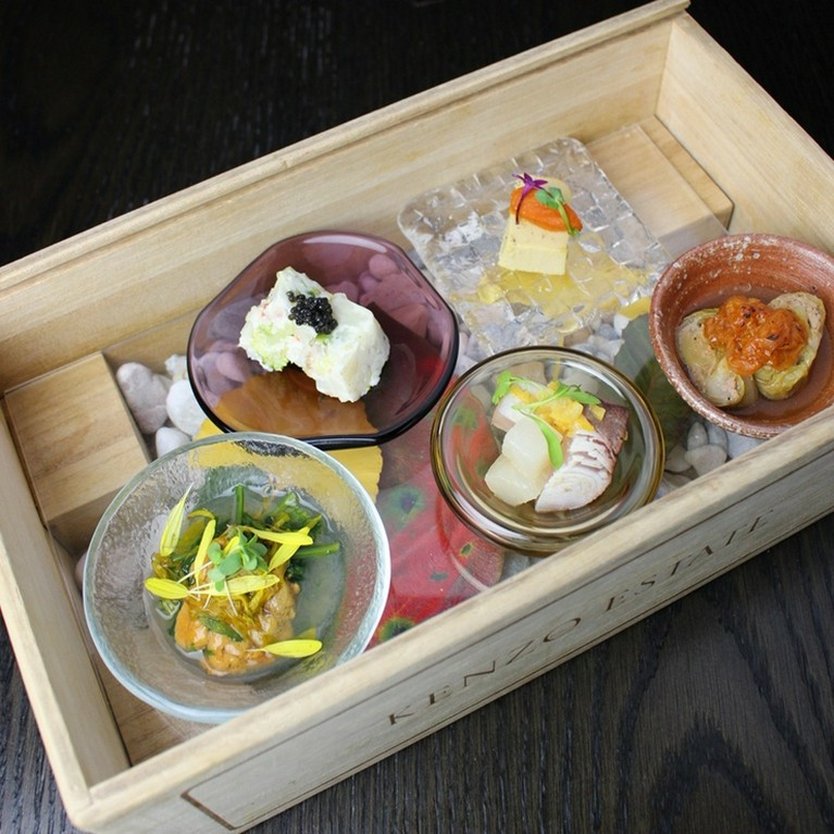 祇園店ならではの旬の食材を使った限定コース。