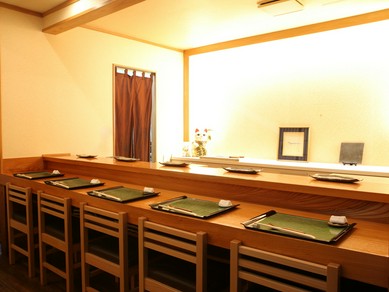 旬の旨い魚が堪能できる店。接待でも好評