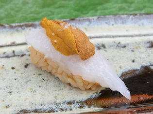魚の味に角が立たない「海塩」使用。醤油に替え塩で勧めることも