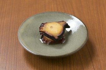 柔らかな食感と深みのある芳香『たこの燻製オイル漬け』