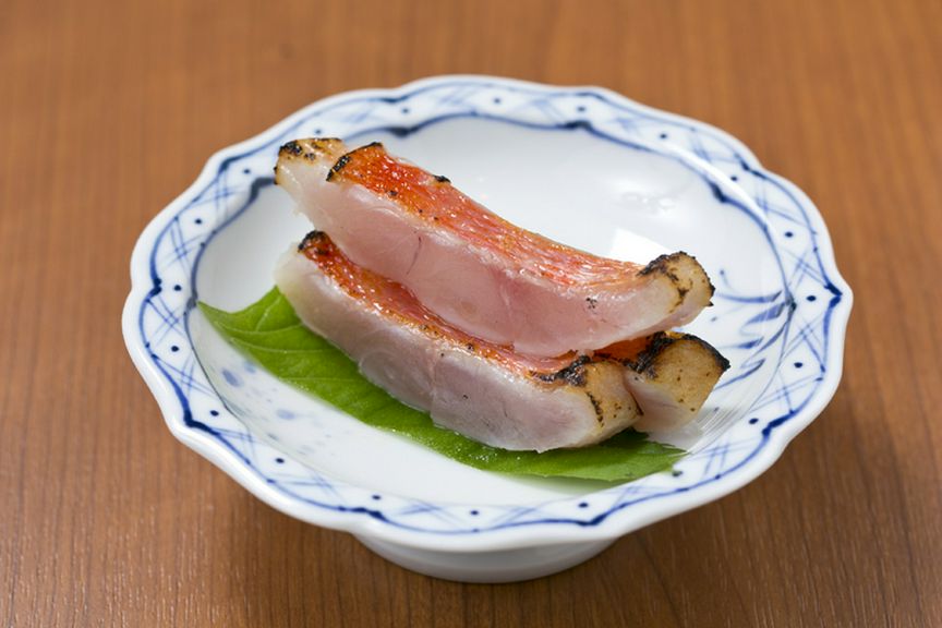 しっとりとした身質と贅沢な旨み『金目鯛昆布〆あぶり』