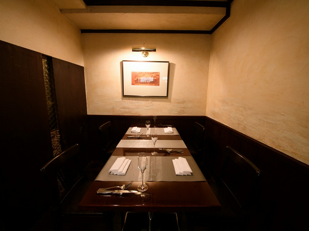 洗練された内装と食通をも唸らせる料理がビジネスシーンにも活躍