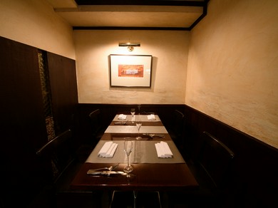 洗練された内装と食通をも唸らせる料理がビジネスシーンにも活躍