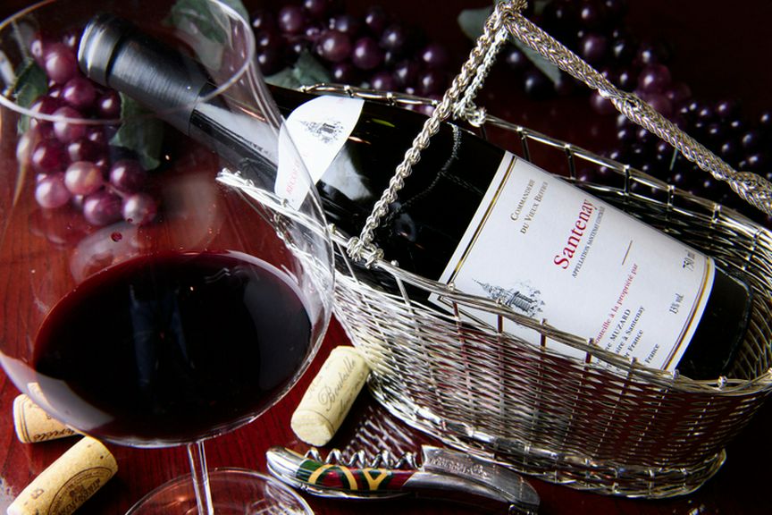 料理を引き立てる、フランス各地の高級銘柄を揃えたワインリスト