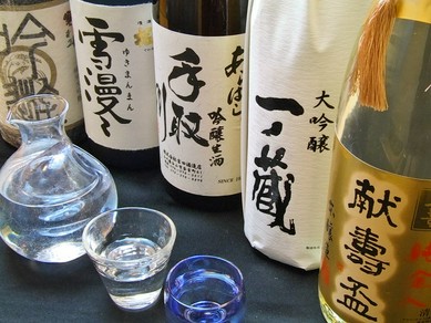 地酒から全国の銘酒が豊富にラインナップ
