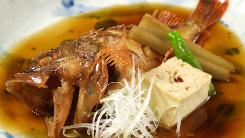 素材を活かした魚や野菜の煮物料理