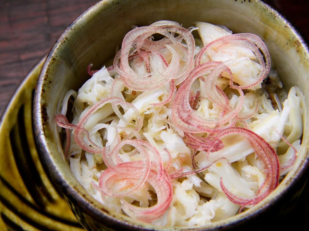 季節を映す魚介と野菜をやさしい味わいに仕立てる『茶碗蒸し』