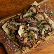 日本では四季があり、その季節ごとに楽しめる食材があります。様々な地域にたくさんの食材が次々と生まれています。そうした素晴らしい食材のみを使うからこそ、私たちに合った料理を楽しむことができるのです。