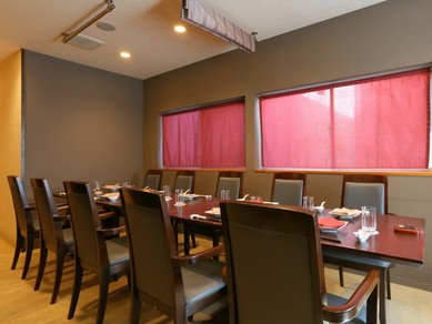 2階席は、9名様以上で貸切も可能。大事な接待などにはぜひ