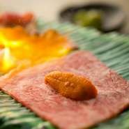 サシがたっぷり入った佐賀牛でうにを巻いてさっと炙った逸品。
極上のとろけるような旨味がたまりません。