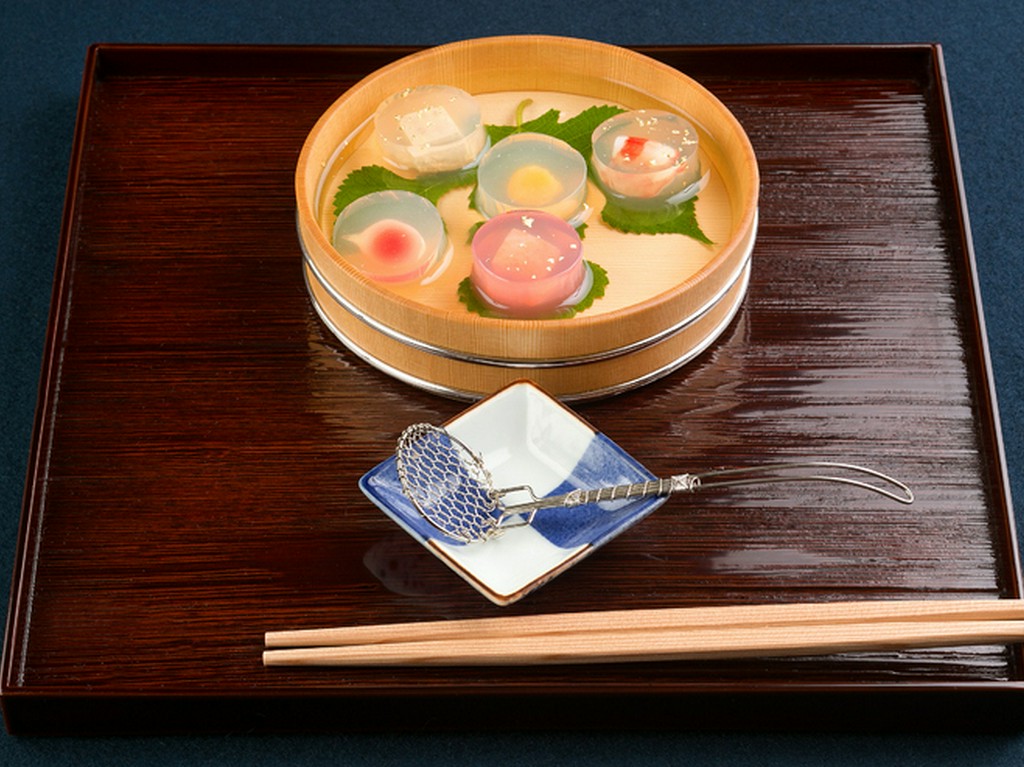 四季折々の一番旬の食材を、日本各地から吟味して取り寄せる