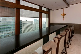 結婚記念日や誕生日など、ご夫妻のデートにも憩える料理と空間