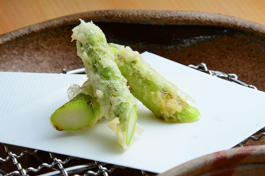 天ぷらの揚げ油には、「太白胡麻油」を100％贅沢に使用