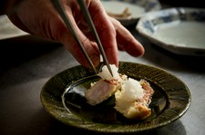 ディナーコースを特別にランチでもお楽しみ頂けます。
旬の天ぷらの他に前菜や口替わりをご用意いたします