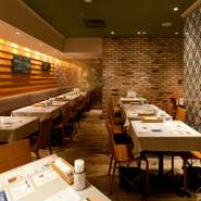 異国情緒あふれる店内空間で、非日常へタイムスリップ