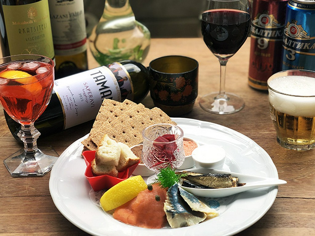 サーモンときのこのキッシュ（焼き立てチーズパイ）