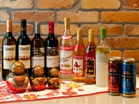 ロシアのお酒を愉しめるのが最大の魅力です。『ウォッカ』をはじめ『ジョージアワイン』が充実。珍しいお酒を片手に、ロシアの前菜やおつまみを愉しんでいつもと違う気分に。