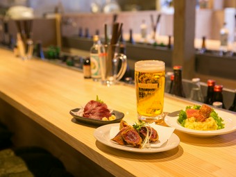 一人でも利用しやすい、明るくてカジュアルな大衆居酒屋