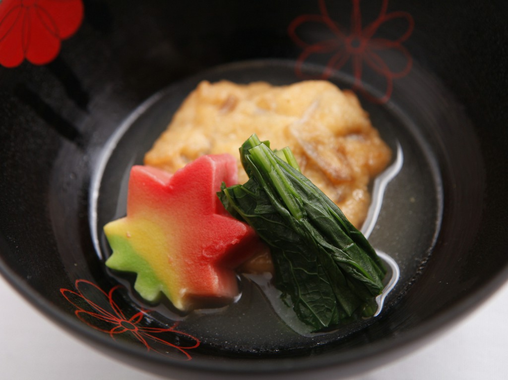 冬の煮物椀、牡蠣と蓮が出会う美味。『牡蠣と蓮の飛竜頭』