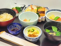 旬の食材や選び抜いた食材でつくる料理長おまかせ御膳

