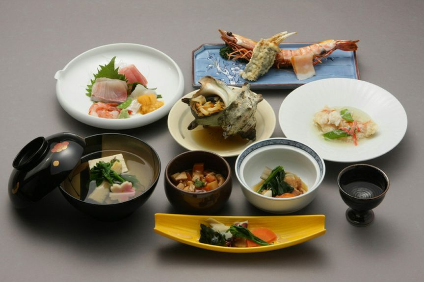 旬の物をシンプルに調理致したコース
一品ずつの提供で満足のコース