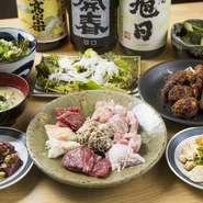 画像は『飲み放題付4000円コース』の一例です。肉をメインに置きながらも、生野菜がたっぷり。食材がバランス良く揃っているので、カロリーを気にする女性もぜひ。手づくり料理の温かさで心も満たされます。
