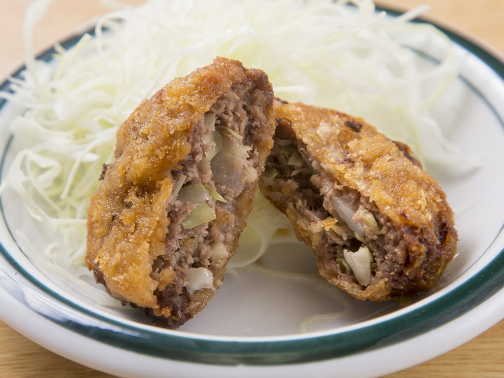 国産牛100％の自家製ミンチが自慢！　『メンチカツ』