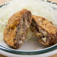 牛肉の様々な部位が使われており、しっかりと肉の旨味を感じられる一品。牛肉本来の味を愉しんでほしいため化学調味料は使わず、塩・コショウのみで味付けしています。