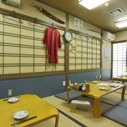 テーブル席として、最大12人まで利用できる小上がりが用意されているので、団体での利用も安心です。足を崩してのんびりと会話と食事を楽しめます。