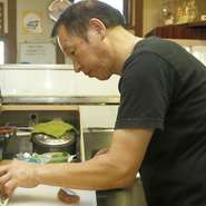 お客さまに楽しい食事の時間をお過ごしいただけるように、アットホームなお店の雰囲気づくりを心がけています。『まめなかコース』では、健康的な料理プランも提案できますので、体に気を使う方はご相談ください。