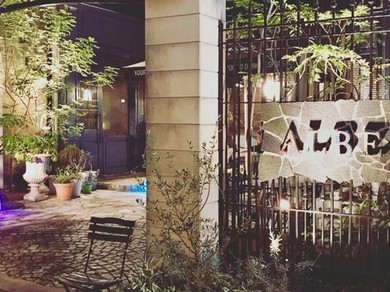 N.Y.の「リトル・イタリー」の雰囲気を再現した開放的な空間