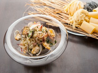 生麺の魅力を生かした『アサリとミョウガ　冷製タリオリーニ』