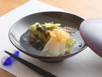 ほっくりした食感が魅力の『白甘鯛のオクラトロロ蒸し　山葵餡』