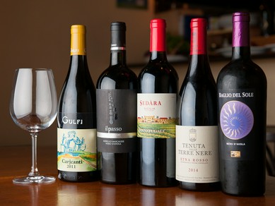 イタリア産のワインを中心に、豊富な品揃え