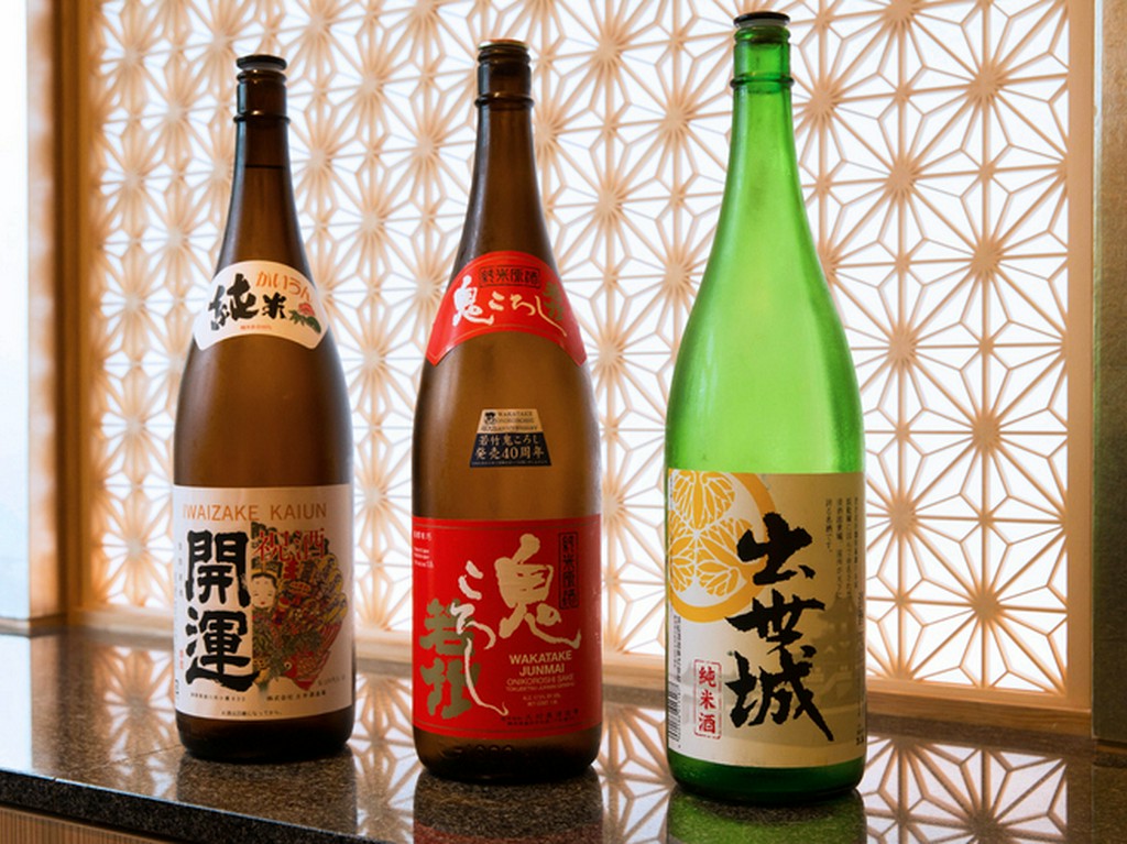 タイプの異なる日本酒を取り揃え、鰻料理とのペアリングも体感