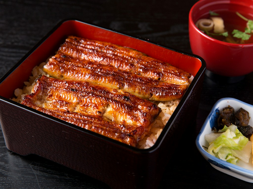 タレは甘さ控えめで上品な味わい。備長炭で香ばしく焼き上げた『うな重（山）』