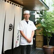 浜松には東京からもたくさんの方がいらして下さり、そのご要望から開業した店です。落ち着いた環境での鰻を召し上がって欲しかったので物件はかなり回りました。おかげさまで最高の立地に巡り合えました。