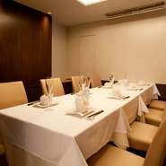 ゲストの好みが当日までわからない場合も、来店した際に希望を伝えれば対応してくれるそう。毎日のように接待の予約が入るのもうなずけます。困ったときにはスタッフがお手伝いしてくれるので、相談を。